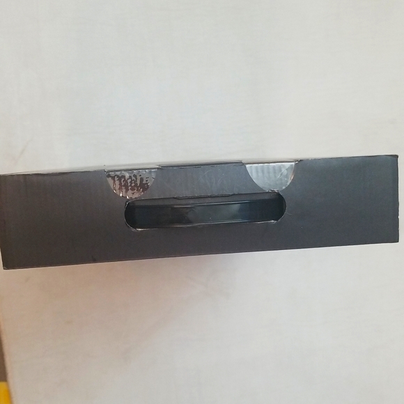 New 2pc Cake & MuffinPan Set - Picture 2 of 2